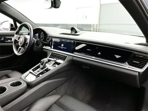 Used 2019 Porsche Panamera 4 image 18