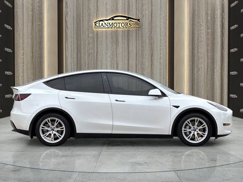 Used 2021 Tesla Model Y Long Range AWD/4WD image 12