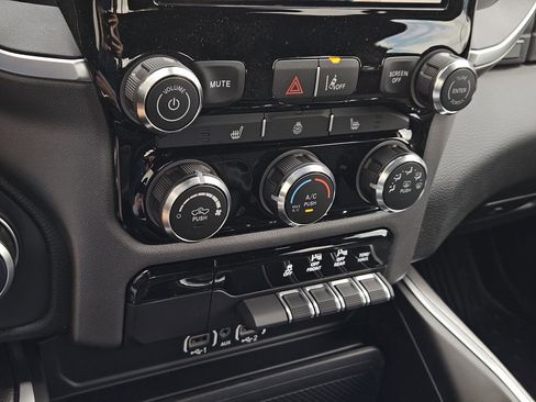 New 2026 RAM 1500 4x4 Crew Cab image 19