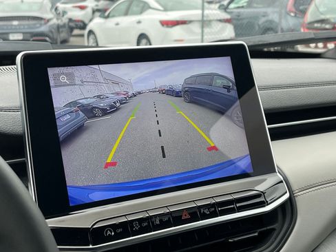 Used 2025 Jeep Compass Limited image 23