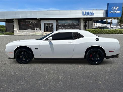 Used 2016 Dodge Challenger R/T w/ Driver Convenience Group RWD image 6