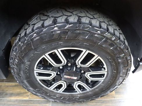 Used 2022 GMC Sierra 2500 AT4 image 42