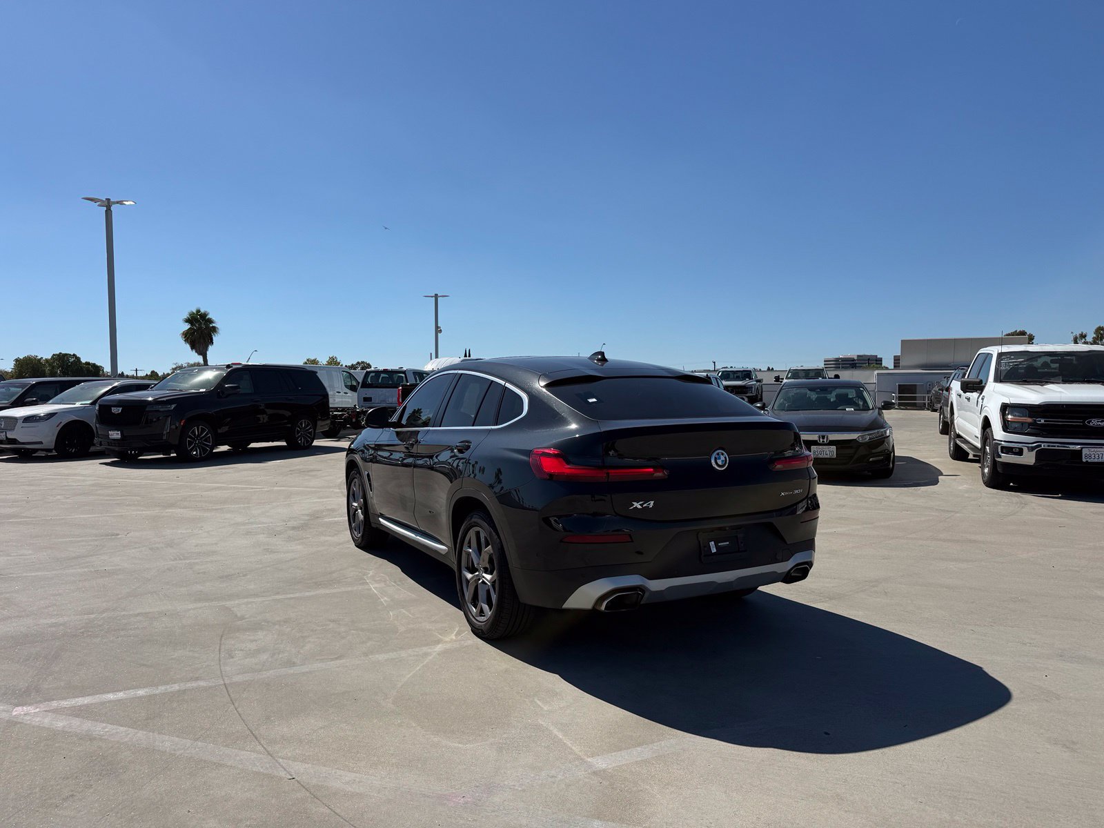 Used 2022 BMW X4 xDrive30i AWD/4WD image 2
