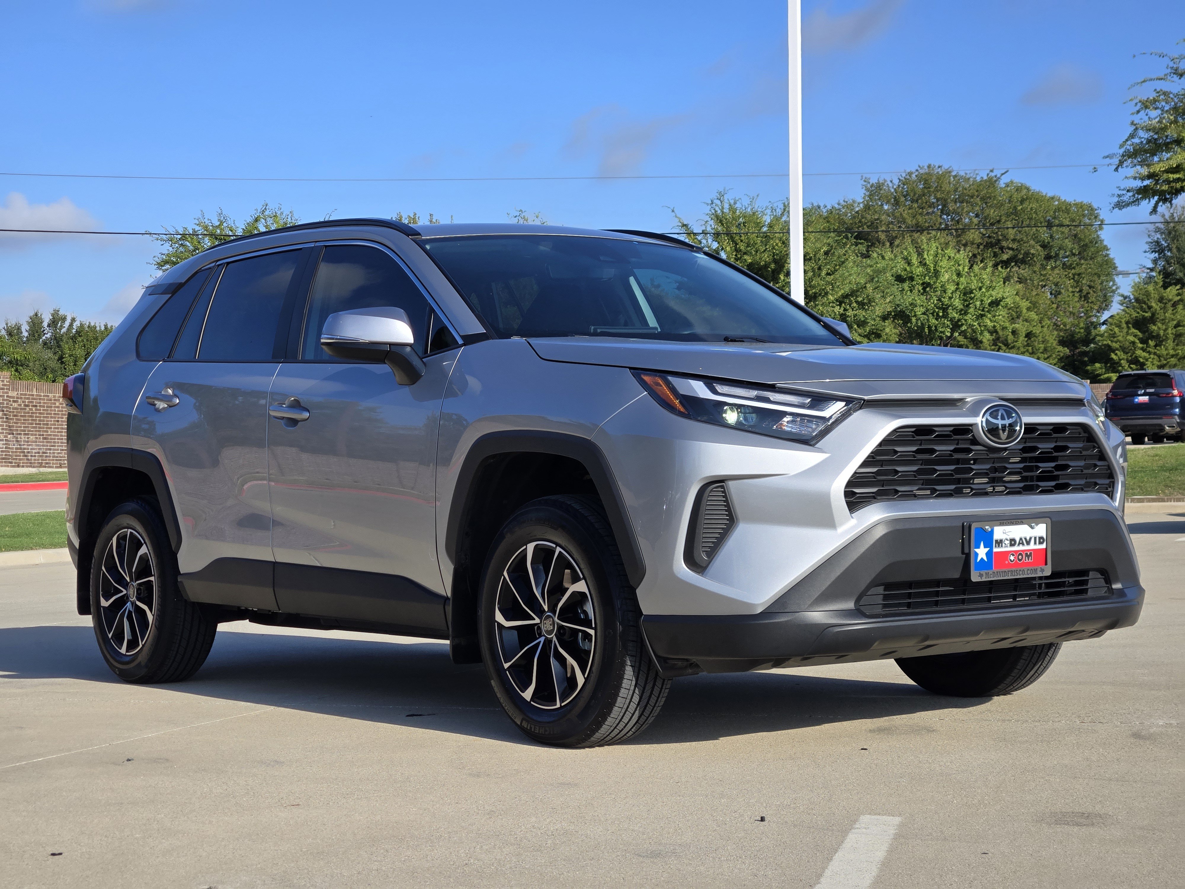Used 2024 Toyota RAV4 XLE w/ Convenience Package FWD image 4