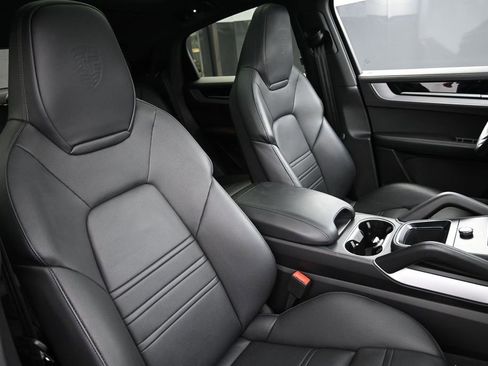 Certified 2025 Porsche Cayenne S AWD/4WD image 31