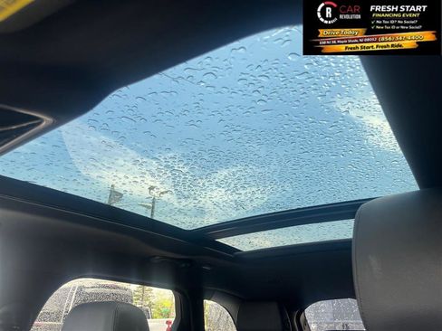 Used 2025 Land Rover Range Rover Velar Dynamic SE AWD/4WD image 16