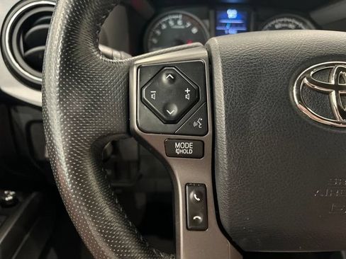 Used 2018 Toyota Tacoma TRD Off-Road w/ Technology Package AWD/4WD image 25
