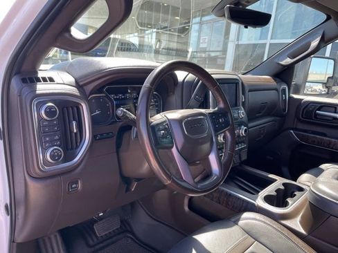Used 2022 GMC Sierra 3500 Denali w/ Denali Ultimate Package AWD/4WD image 7