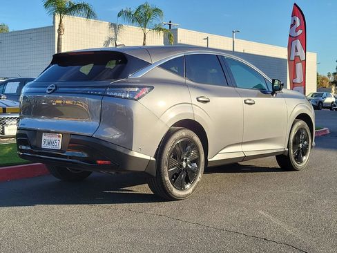 Certified 2025 Nissan Murano SV image 29
