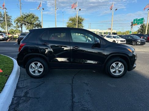 Used 2022 Chevrolet Trax LS w/ Tint and Cruise Package AWD/4WD image 4