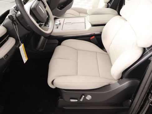 New 2026 Lincoln Navigator Premiere AWD/4WD image 11