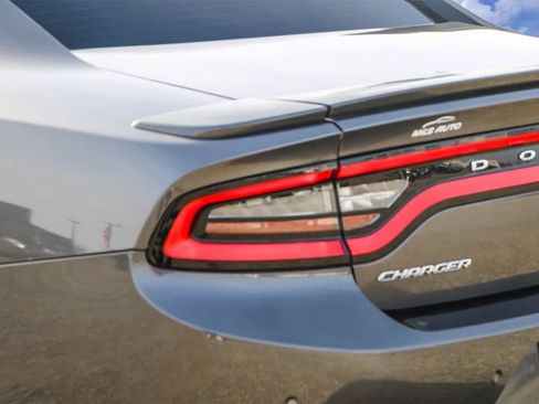 Used 2018 Dodge Charger R/T image 9