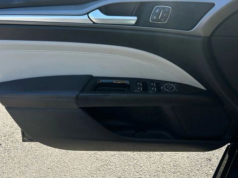 Used 2016 Ford Fusion Titanium image 16