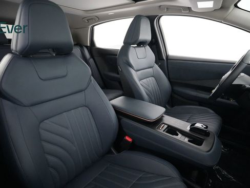 Used 2023 Nissan Ariya AWD/4WD image 23