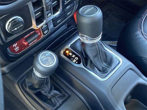 Used 2025 Jeep Gladiator Rubicon w/ Convenience Group image 29