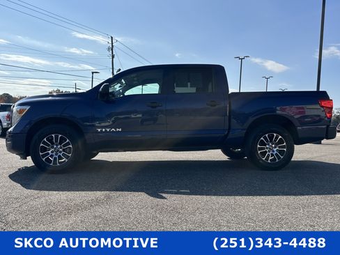 Used 2022 Nissan Titan SV image 2