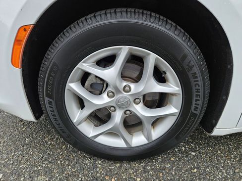 Used 2019 Chrysler Pacifica Limited image 16