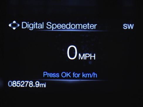 Used 2018 Ford Mustang Coupe RWD image 14