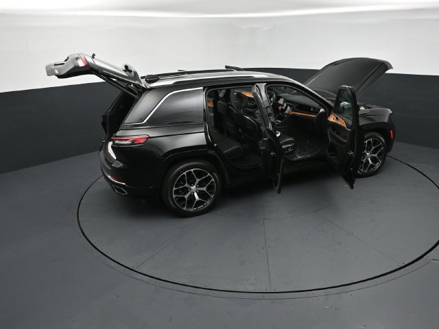 Used 2022 Jeep Grand Cherokee Summit AWD/4WD image 30