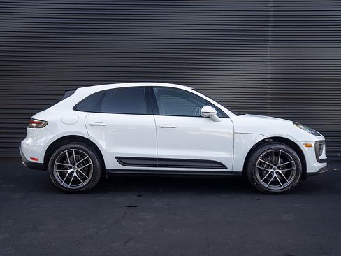 Used 2026 Porsche Macan AWD/4WD image 27