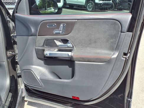 Used 2024 Mercedes-Benz GLB 250 image 11