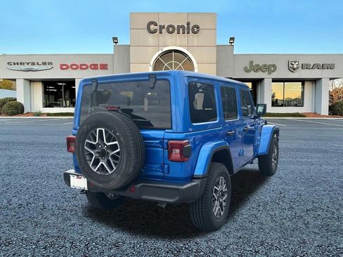 Used 2024 Jeep Wrangler Unlimited Sahara w/ Technology Group AWD/4WD image 3
