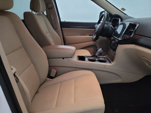 Used 2022 Jeep Grand Cherokee Laredo E w/ Security & Convenience Group image 21