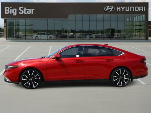 Used 2025 Honda Accord Touring image 2