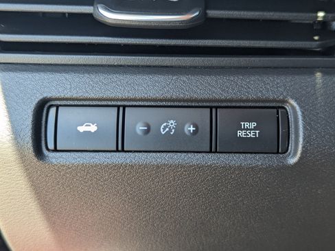 Used 2024 Nissan Altima 2.5 SV FWD image 29