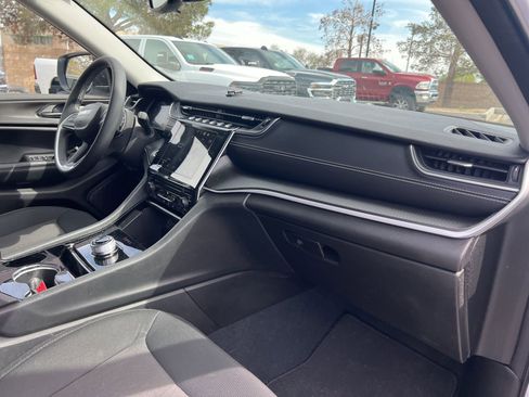 Used 2023 Jeep Grand Cherokee Laredo image 22