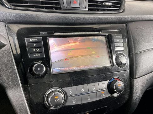 Used 2018 Nissan Rogue S FWD image 27