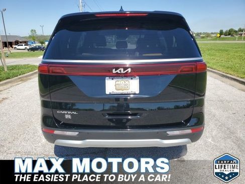 Used 2024 Kia Carnival EX FWD image 5