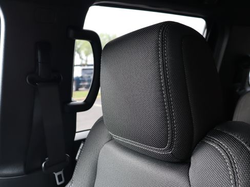 Used 2023 Nissan Frontier SV w/ Midnight Edition Package RWD image 37
