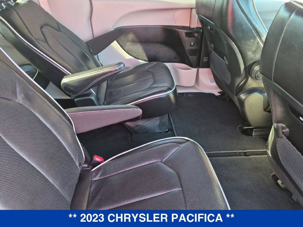 Used 2023 Chrysler Pacifica Limited FWD image 31