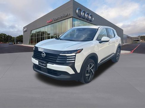 Used 2025 Nissan Kicks SV image 1