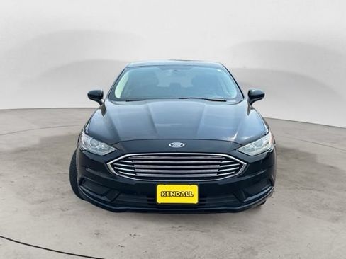 Used 2018 Ford Fusion SE FWD image 2