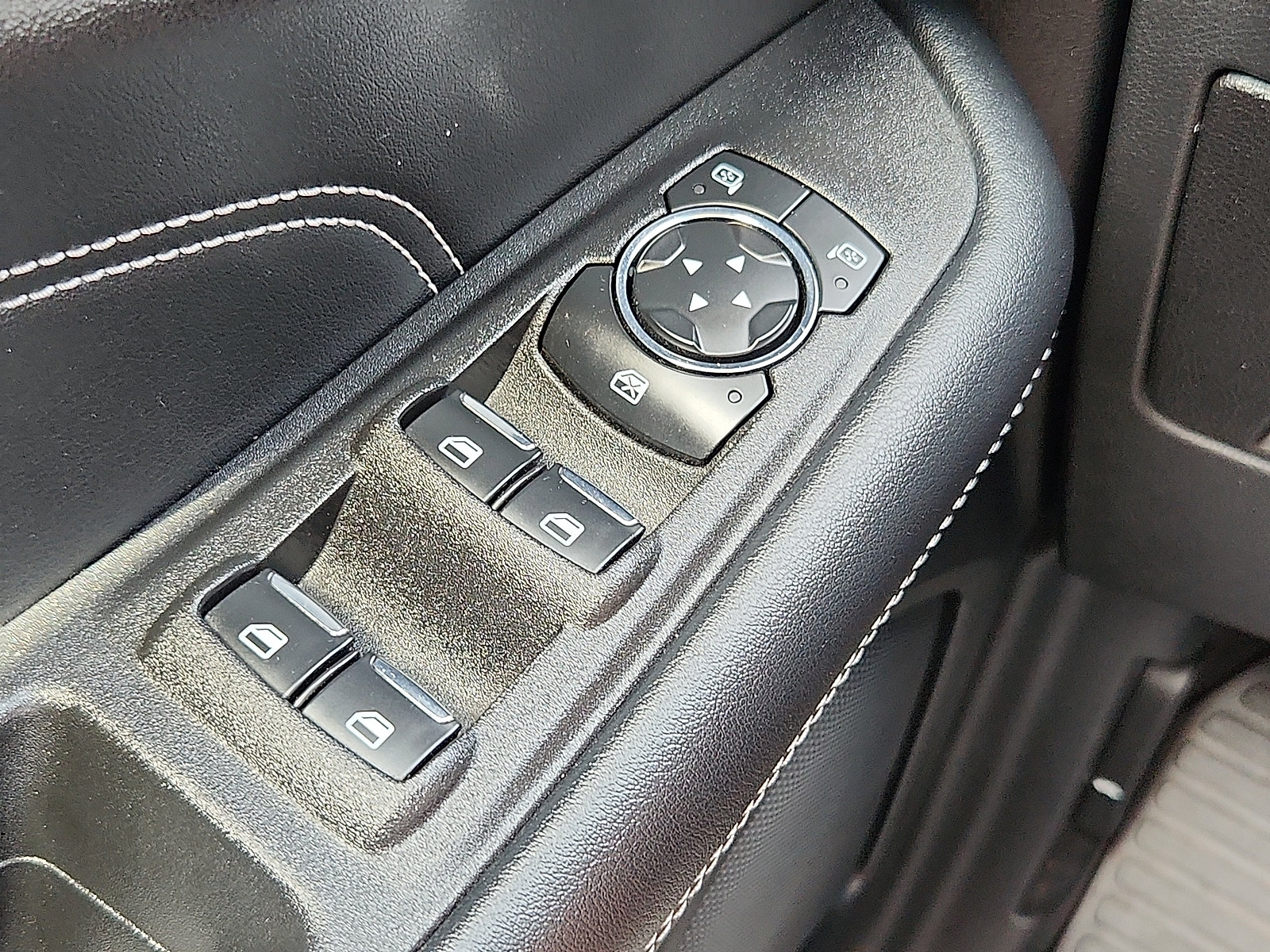 Used 2024 Ford Edge Titanium AWD/4WD image 19