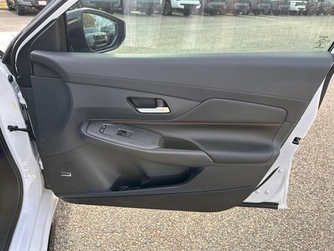 New 2026 Nissan Sentra SR w/ SR Premium Package FWD image 13