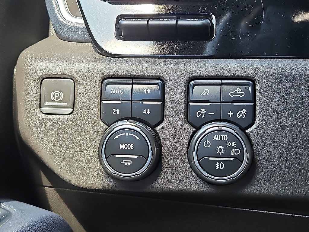 Used 2022 Chevrolet Silverado 1500 High Country w/ High Country Premium Package AWD/4WD image 15
