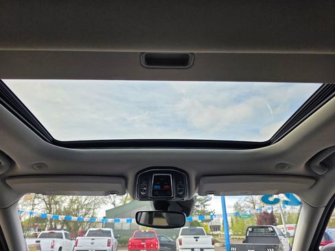 Used 2023 Jeep Grand Cherokee Laredo w/ Luxury Tech Group I image 22