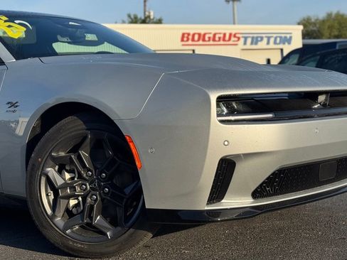 New 2025 Dodge Charger Daytona R/T w/ Sun & Sound Package AWD/4WD image 10
