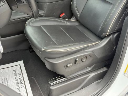 Used 2024 GMC Yukon XL SLT RWD image 15
