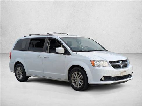 Used 2018 Dodge Grand Caravan SXT image 2