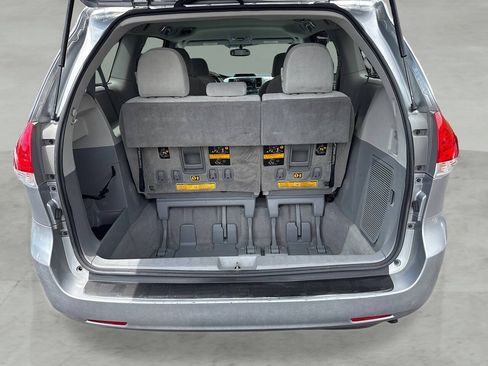 Used 2011 Toyota Sienna LE w/ Towing Pkg FWD image 22