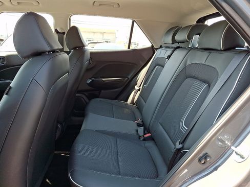 Certified 2025 Hyundai Venue Limited FWD image 10