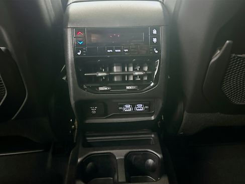 Used 2023 Jeep Grand Cherokee L Limited image 29