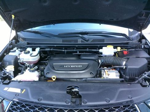 Used 2023 Chrysler Pacifica Limited image 8