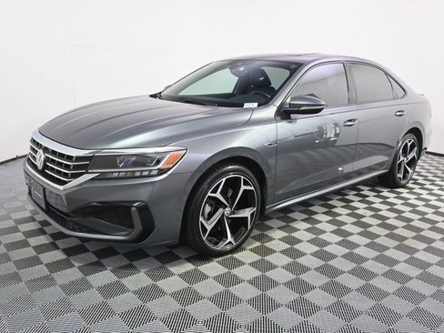 Used 2021 Volkswagen Passat 2.0T R-Line FWD image 2