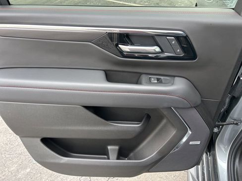 Used 2025 Chevrolet Suburban RST w/ Comfort Package image 39