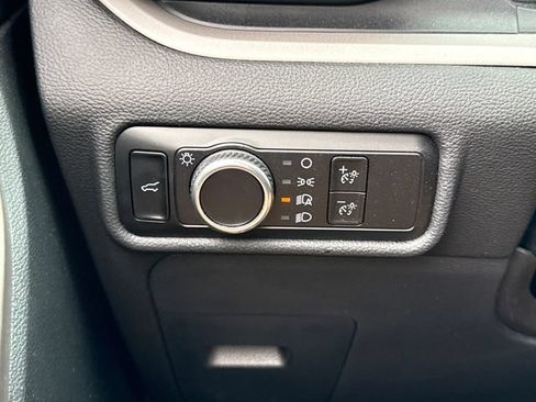 Used 2023 Ford Explorer XLT AWD/4WD image 33